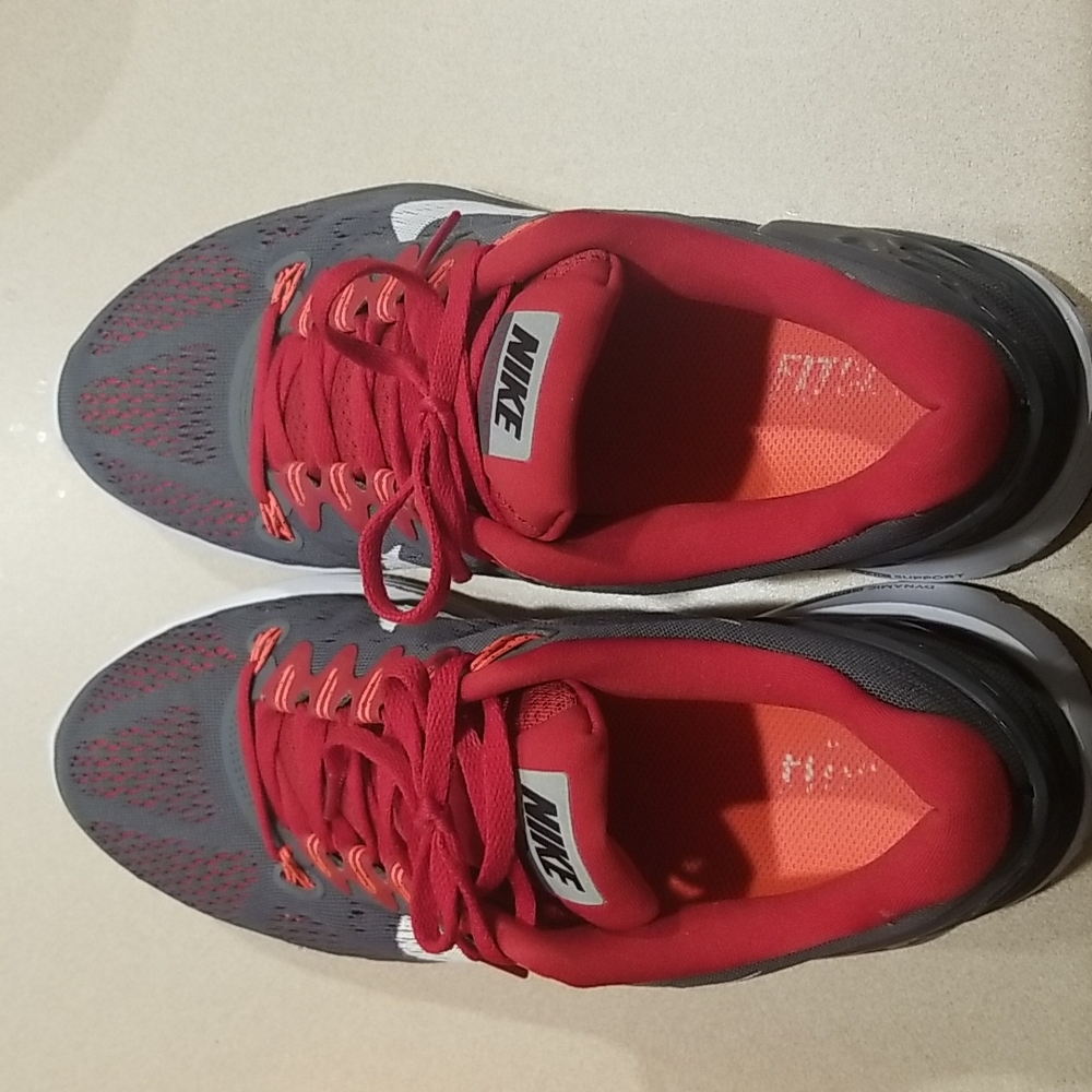 Nike shoes - Picture 2 of 4